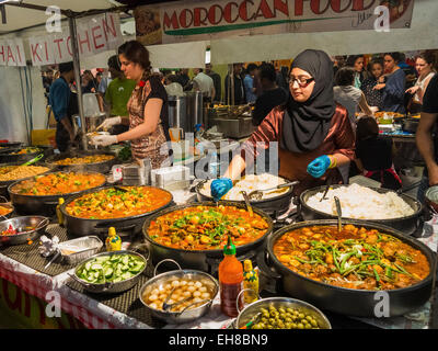 Food marocain dans Brick Lane Market, Tower Hamlets, London, England, UK Banque D'Images