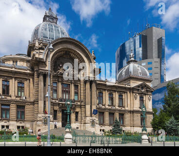 La CEC Palace, une banque d'épargne financière Plaza à Bucarest, Bucarest, Roumanie, Europe Banque D'Images