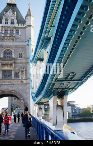 Londres, Royaume-Uni - 16 avril 2014 : le Tower Bridge en libre Banque D'Images