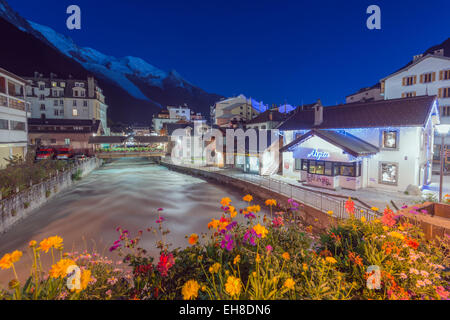 Europe, France, Haute Savoie, Rhone Alpes, vallée de Chamonix, Chamonix Mont Blanc avec au-dessus Banque D'Images