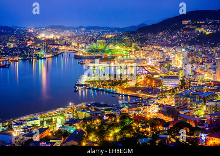 Nagasaki, Japon paysage urbain à la baie. Banque D'Images