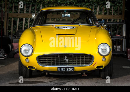 1960 Ferrari 250 GT SWB/C dans le paddock. Célébration TT RAC à l'racer 2014 Goodwood Revival, Sussex, UK. Banque D'Images