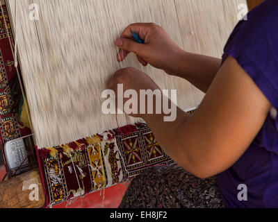 Éphèse, Turquie Femme tissant un tapis turc Banque D'Images