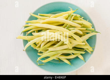 Fraîchement cueilli des haricots jaunes du jardin potager. Banque D'Images