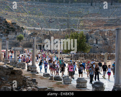 Foule touristique grand Theatre à Ephèse, Turquie Banque D'Images