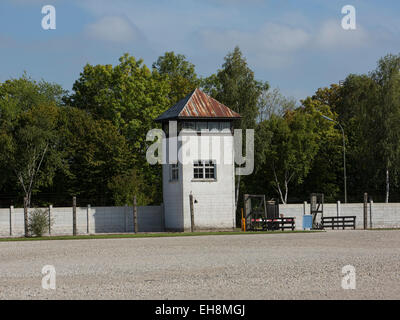 Camp de concentration de Dachau Munich Allemagne tour de garde par le crématorium Banque D'Images