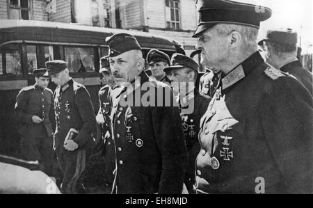 La parade de la victoire de Moscou Juillet 1944. Les officiers allemands qui faisaient partie de l'immense cortège des prisonniers. Banque D'Images