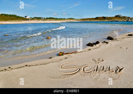 St Agnes, coeur dans le sable ; à l'égard Gugh ; Îles Scilly ; UK Banque D'Images