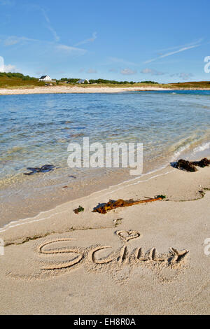 St Agnes, coeur dans le sable ; à l'égard Gugh ; Îles Scilly ; UK Banque D'Images