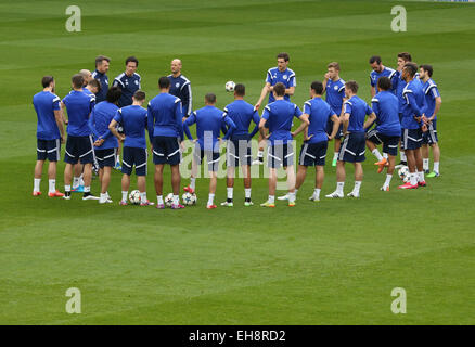 Madrid, Espagne. Mar 9, 2015. L'équipe de Schalke pendant une session de formation à Santiago Bernabeu à Madrid, Espagne, le 9 mars 2015. Schalke fera face à Real Madrid dans le groupe de la Ligue des Champions Tour de jambe deuxième 16 match de football le 10 mars 2015. Foto : Ina Fassbender/dpa/Alamy Live News Banque D'Images