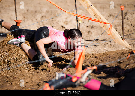 Les participants concourent dans les cas difficiles Mudder à Milton, en Floride. Banque D'Images