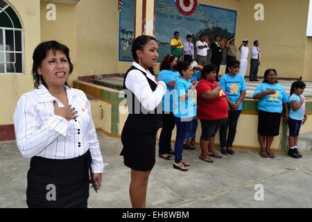 Policier - Parade - Festival des mangroves dans PUERTO PIZARRO. Ministère de Tumbes .PÉROU Banque D'Images