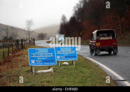 Libanus UK. Le lundi 09 mars 2015 Photo : signes d'appel témoin de la police sur l'A470 entre histoire Armes et Libanus près de Brecon, dans le sud du Pays de Galles. Re : l'assistance est accordée aux élèves de l'école Vallée de Glamorgan et un collège de Cardiff après trois adolescents ont été impliqués dans un accident mortel en Powys. Alesha O'Connor, son petit ami Rhodri Miller et Corey Price, les 17 et de Barry, est décédé dans la collision près de Histoire Armoiries, Brecon, tard le vendredi. Margaret Elizabeth Challis, 66, de Pontypridd, a également été tué. Trois autres sont à l'hôpital - l'un est dans un état critique mais stable. © D Leg Banque D'Images