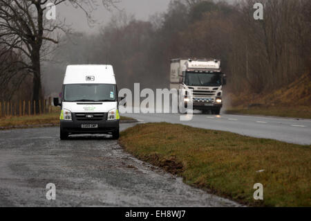 Libanus UK. Le lundi 09 mars 2015 sur la photo : un radar van près de l'endroit de l'accident sur l'A470 entre histoire Armes et Libanus près de Brecon, dans le sud du Pays de Galles. Re : l'assistance est accordée aux élèves de l'école Vallée de Glamorgan et un collège de Cardiff après trois adolescents ont été impliqués dans un accident mortel en Powys. Alesha O'Connor, son petit ami Rhodri Miller et Corey Price, les 17 et de Barry, est décédé dans la collision près de Histoire Armoiries, Brecon, tard le vendredi. Margaret Elizabeth Challis, 66, de Pontypridd, a également été tué. Credit : D Legakis/Alamy Live News Banque D'Images