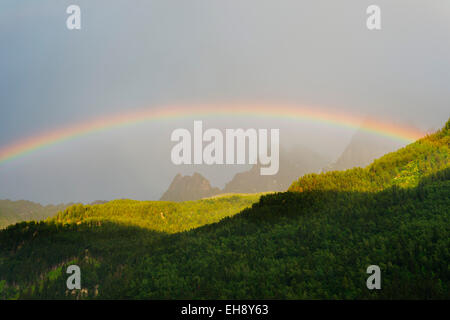 Europe, France, Haute Savoie, Rhone Alpes, vallée de Chamonix, Rainbow Banque D'Images