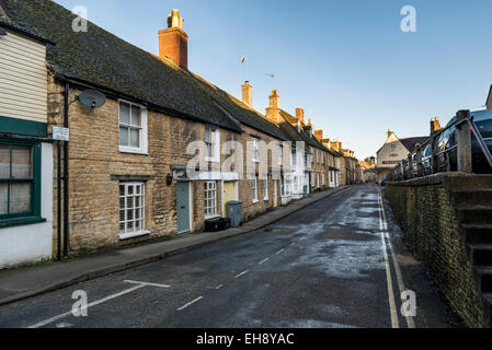 Les rues étroites et des maisons mitoyennes de Chipping Norton, un marché de la ville historique dans la région des Cotswolds, Oxfordshire Banque D'Images