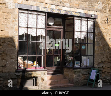 Wootton-under-edge Gloucestershire Angleterre une petite ville dans la partie sud de la région des Cotswolds. Wootton coffee shop Banque D'Images