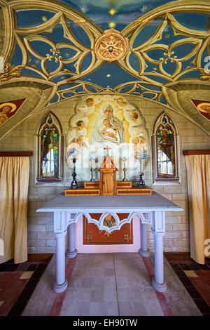 Chapelle italienne peinte de l'intérieur, faite en 1942 à l'Italien camp de prisonnier de guerre 60 en regard de Flux de Sapa, agneau Holm, Orkney, Scotland Banque D'Images