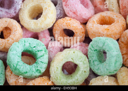 Un close-up de céréales Froot Loops de Kellogg's. Version canadienne de Froot Loops illustré. Banque D'Images