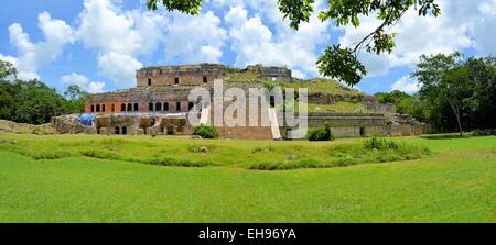 Le palais dans les ruines mayas de Sayil, Route Puuc, Yucatan, Mexique Banque D'Images