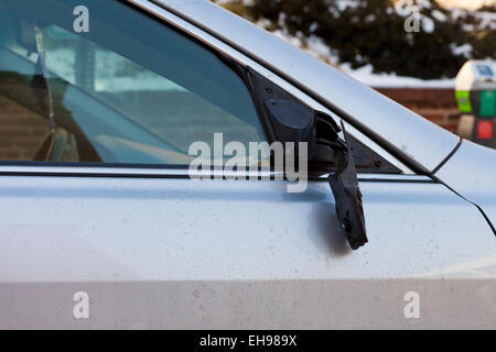 Rétroviseur voiture cassée - USA Banque D'Images