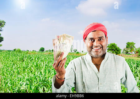 1 Les agriculteurs ruraux indiens montrant l'argent Banque D'Images