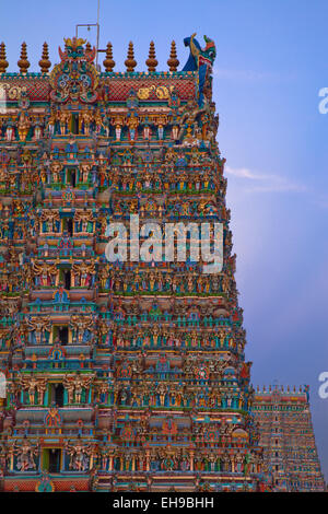 Gopuram à Sri Meenakshi temple de Madurai, Tamil Nadu, Inde Banque D'Images