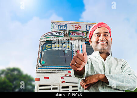 1 Rural indien man Showing Thumbs Up Banque D'Images