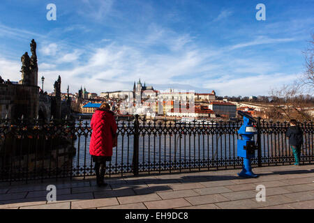 Panorama de Prague avec le pont Charles et le château de Prague Banque D'Images