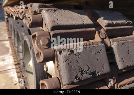 Fer à repasser de racks de Caterpillar qui ont vu des tanks de l'armée bataille en attente d'être rappelé en service et le devoir Banque D'Images
