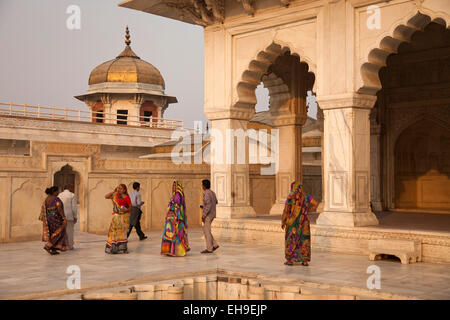 Cour intérieure dans le Fort Rouge, Agra, Uttar Pradesh, Inde Banque D'Images