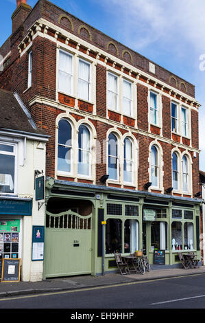 Le Tall Green House, un café à Burnham on Crouch dans l'Essex. Banque D'Images