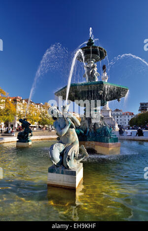 Portugal, Lisbonne : Détail d'une fontaine à Pedro IV ou Rossio Square dans le centre-ville Banque D'Images