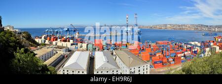 Vue panoramique sur le port de Valparaiso, Chili Banque D'Images