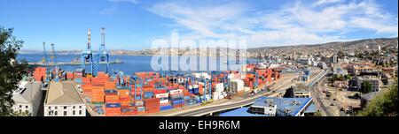 Vue panoramique sur le port de Valparaiso, Chili Banque D'Images