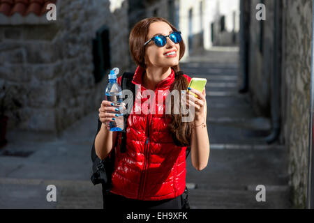 Jeune voyageur dans la ville Banque D'Images