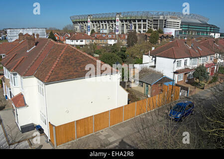 Maisons de banlieue et les rues à proximité du stade de Twickenham, London, Middlesex, Angleterre Banque D'Images