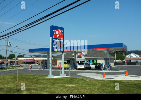 Une station-service de Couche-Tard à Greenfield Park, QC Banque D'Images