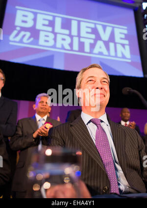 Mercredi 4 mars 2015, Nigel Farage arrive au Centre Emmanuel pour dévoiler la politique d'immigration de l'UKIP à Londres. Banque D'Images