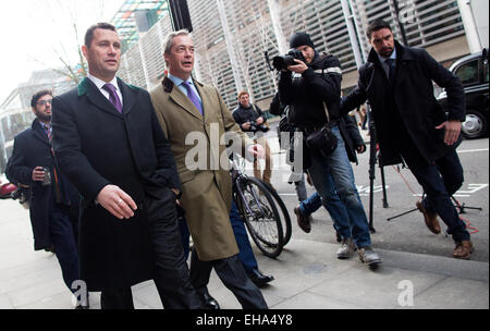 Mercredi 4 mars 2015, Nigel Farage arrive au Centre Emmanuel pour dévoiler la politique d'immigration de l'UKIP à Londres. Banque D'Images