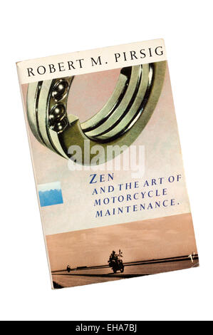 Un exemplaire de poche du Zen et l'Art de l'entretien moto par Robert M. Pirsig. Banque D'Images