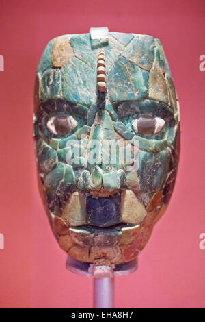 Magnifique masque de jade trouvés comme une offrande funéraire dans la tombe de la Reine rouge affiché dans le musée archéologique Palenque Chiapas Banque D'Images