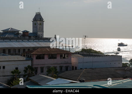 Zanzibar, Stone Town, Coucher de soleil sur House of Wonders Banque D'Images