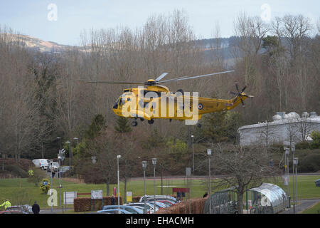 L'Hôpital général de frontières, Melrose, UK. 10 mars, 2015. RAF Search & Rescue Helicopter RAF XZ590 Sea King quitte l'Hôpital général de frontières, Melrose. L'hélicoptère SAR est basé à RAF Boulmer dans le Northumberland. Crédit : Rob Gray/Alamy Live News Banque D'Images