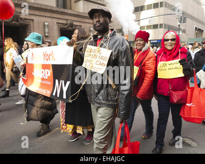 La Journée internationale de la femme mars pour l'égalité des sexes et les droits des femmes, Paris, 8 mars 2015. Banque D'Images