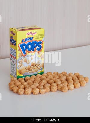 Une boîte de taille moyenne de céréales Kellogg's Corn Pops. Version canadienne illustrée. Banque D'Images