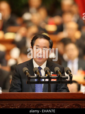 (150311) -- BEIJING, 11 mars 2015 (Xinhua) -- Zhu Weiqun, membre du 12e Comité National de la Conférence consultative politique du peuple chinois (CCPPC), prononce un discours lors de la quatrième séance plénière de la troisième session de la 12ème CCPPC Comité national au Grand Hall du Peuple à Beijing, capitale de Chine, le 11 mars 2015. (Xinhua/Yao Dawei) (yxb) Banque D'Images