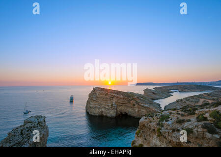 L'Europe méditerranéenne, Malte, l'île de Comino, coucher du soleil Banque D'Images