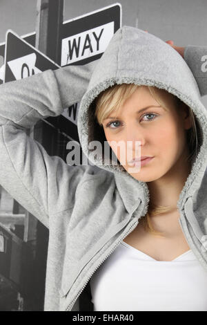 Young woman wearing sweater Banque D'Images