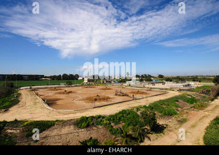 Installation de traitement des eaux usées. L'eau traitée est ensuite utilisé pour l'irrigation et l'utilisation agricole. Photographiée près de Hadera, Israe Banque D'Images